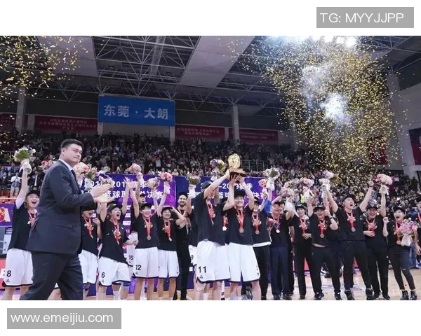 背水一战姚明再现巅峰对决展现篮球精神与团队力量的完美结合